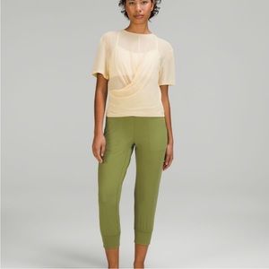 NWT Lululemon Lightweight Mesh Reversible Yoga Tee Prosecco Sz 6